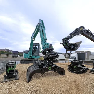 4.-Kobelco-with-Steelwrist-SQ40-fully-automatic-coupler-solution-with-work-tools-scaled.webp